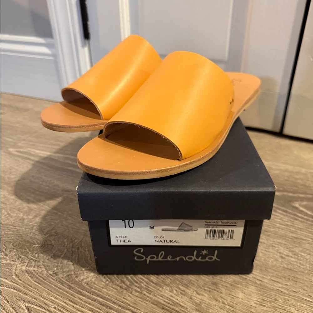 Splendid slides. THEA style color is natural
Size 10 leathered summer slides. - Picture 3 of 4